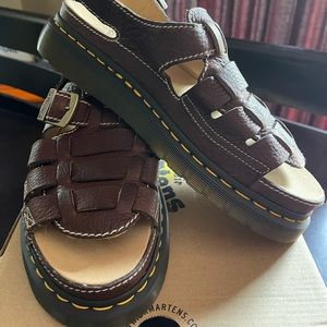 Dr. Marten 8092 Arc Fisherman Sandals